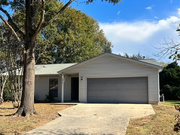 10013 Fairway Ridge Rd, Charlotte, NC 28277