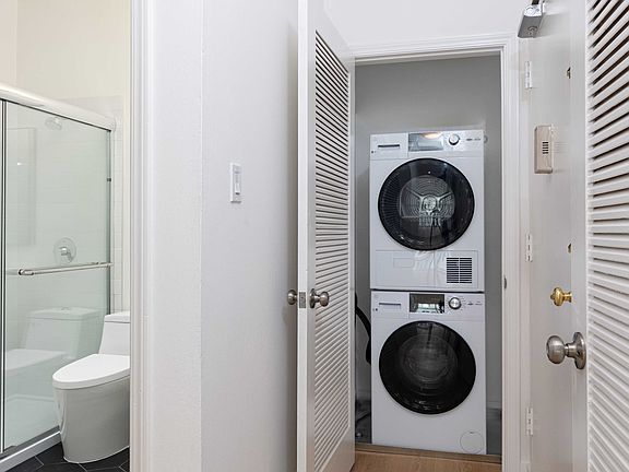 2nd image of 2635 Fillmore St #302