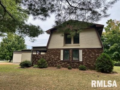 2 Springwater Dr, Jacksonville, IL, 62650