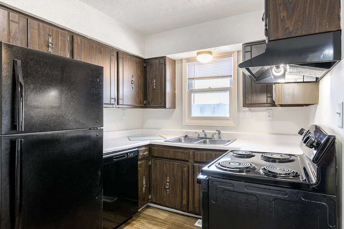 Building Photo - Spring Creek Townhomes