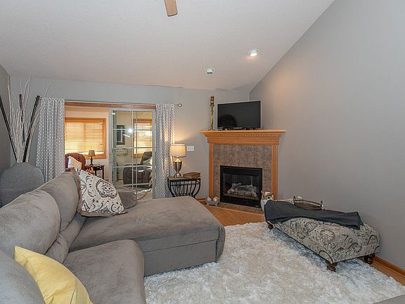 5th image of 225 E Tartan Dr