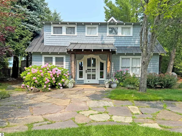 7276 Arbor Pines Dr, Glen Arbor, MI 49636