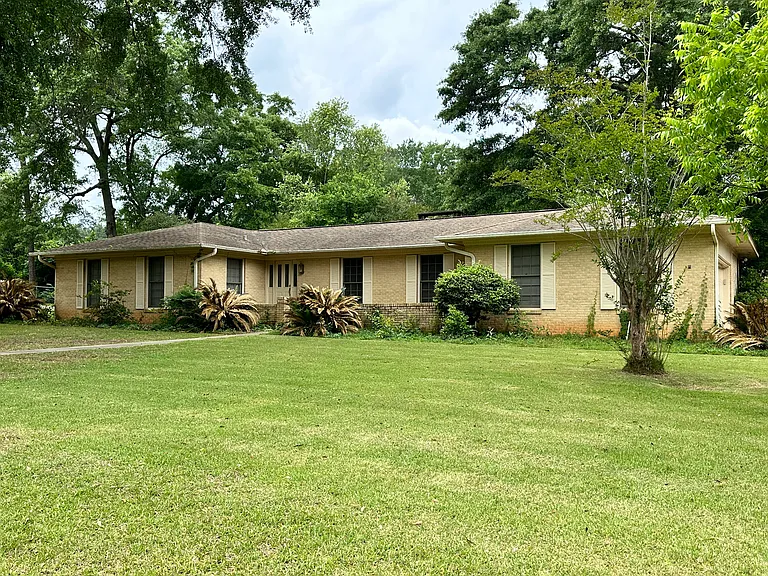 1105 Buena Vista Dr — Photo 1