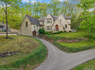 6705 College Park Dr, Clarkston, MI 48346