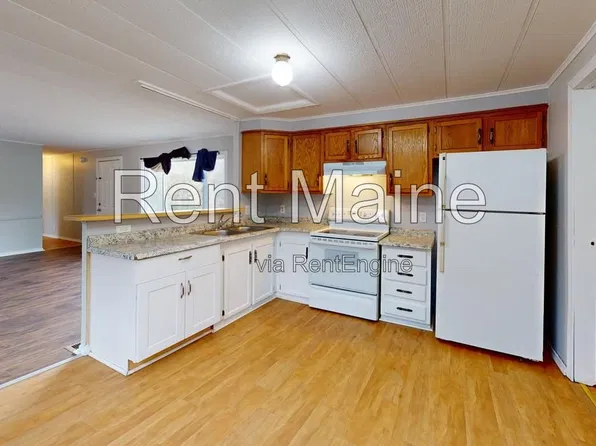 76 Park Dr, Canaan, ME 04924