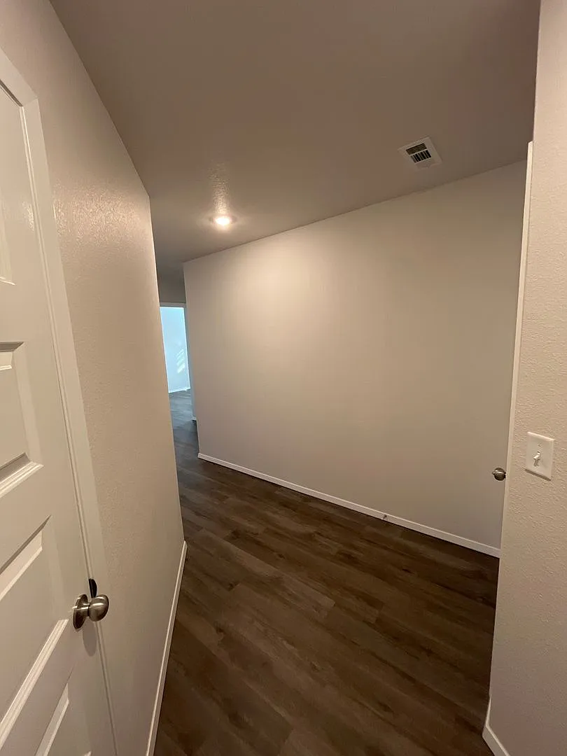 Pre-Leasing Now! Your Spacious 4-Bedroom, 2-Bath Home Awaits in Barberry Court — Photo 4
