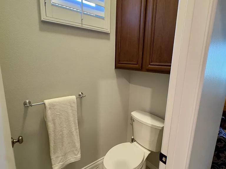 128 E Kavenish Dr — Photo 12