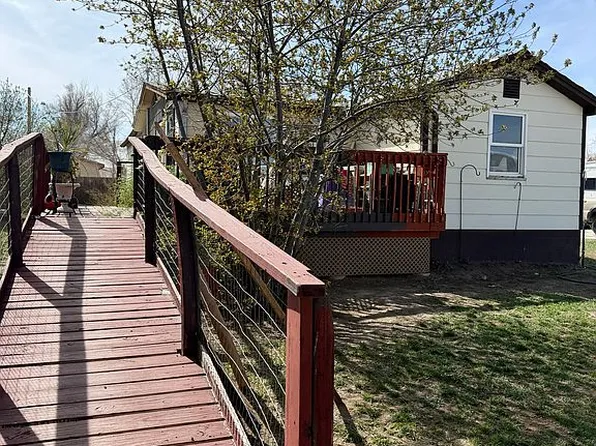 392 Crescent Dr, Mills, WY 82604