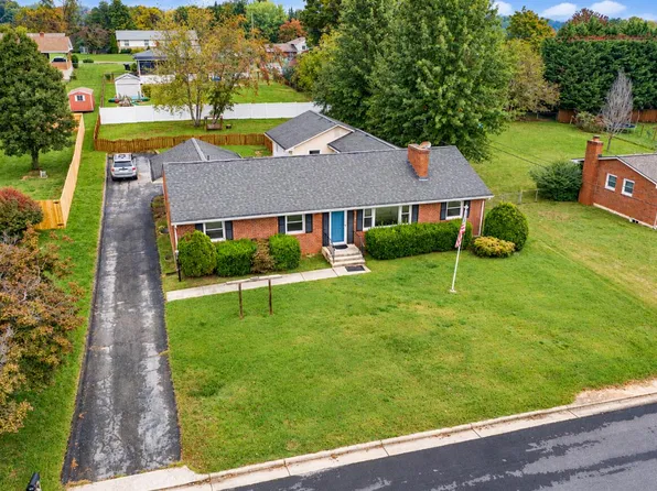 4419 Fontaine Dr, Roanoke, VA 24018