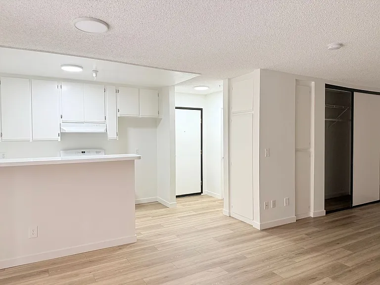 400 Westmoreland Apartments - Modern, approachable, city-living vibe — Photo 6