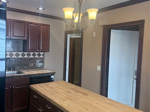 4th image of 80 Delaware Rd