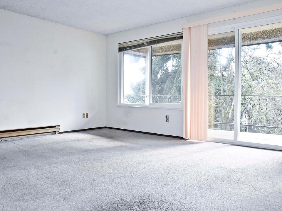 Living room + balcony