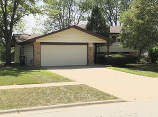 435 W Newport Rd, Hoffman Estates, IL 60169