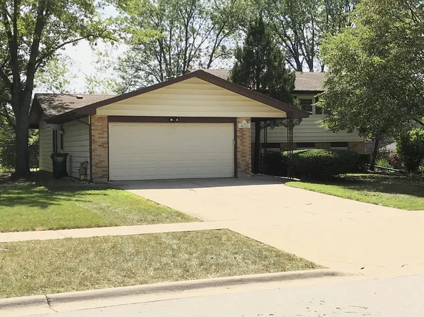 435 W Newport Rd, Hoffman Estates, IL 60169