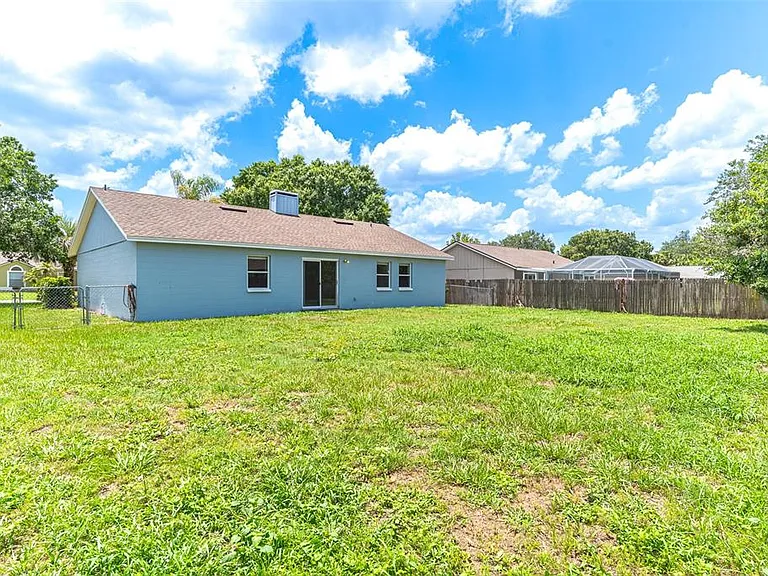 5126 Martinique Dr — Photo 20