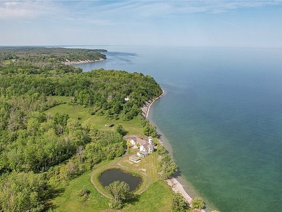5th image of 304 Lakeshore Rd