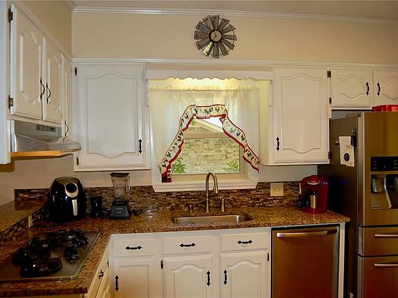 5th image of 620 E Royal Oaks Dr