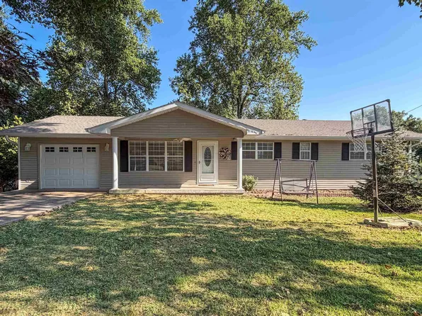 717 South St, Flippin, AR 72634