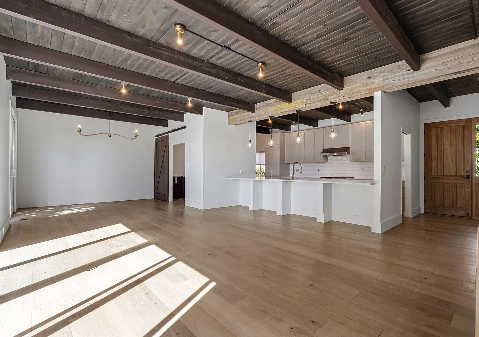 Modern Dominican Retreat 5bd/3ba (2,600 Sq. Ft.) Home | Private Yard | Foundation — Photo 2
