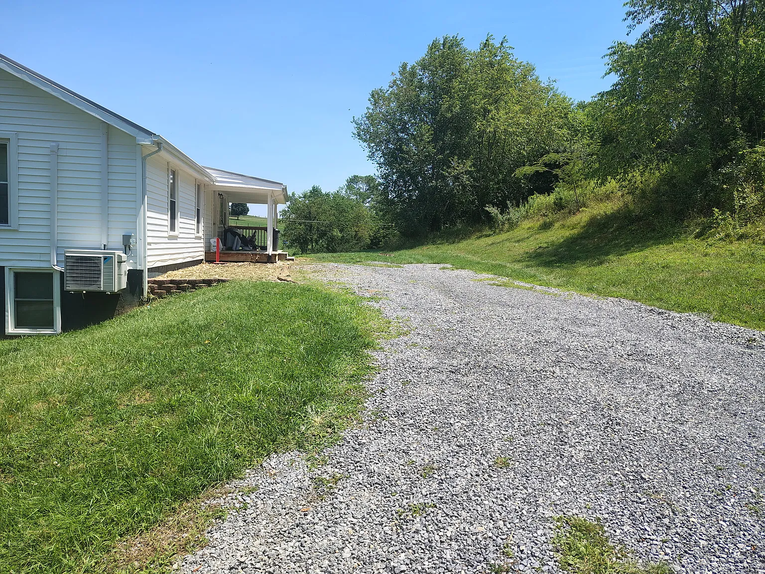 2 bed, 1049 sqft, $1,100 — Photo 2