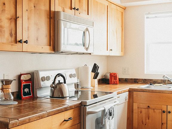 Kitchen (downstairs)