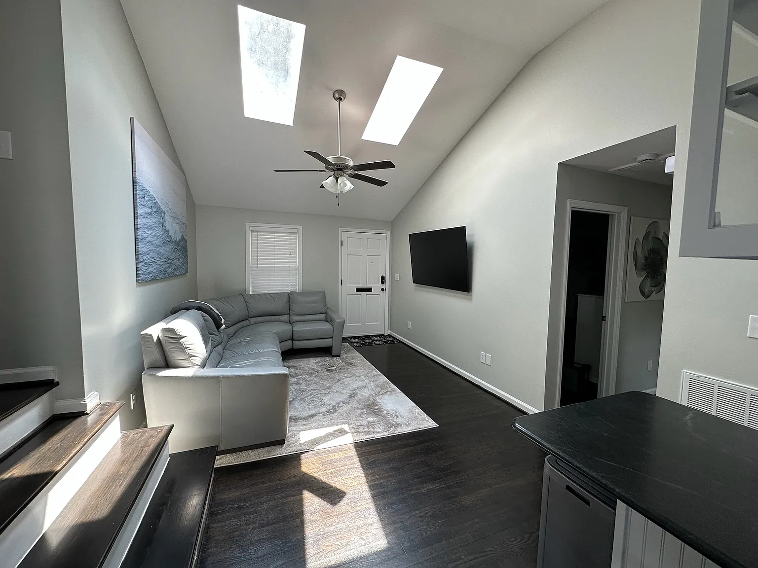 2 bed, 870 sqft, $2,800 — Photo 2