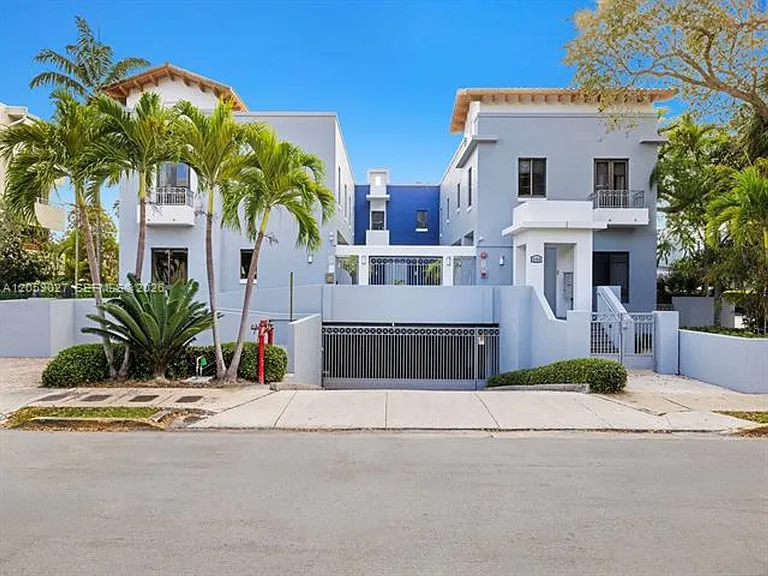 5864 SW 74th Ter — Photo 2
