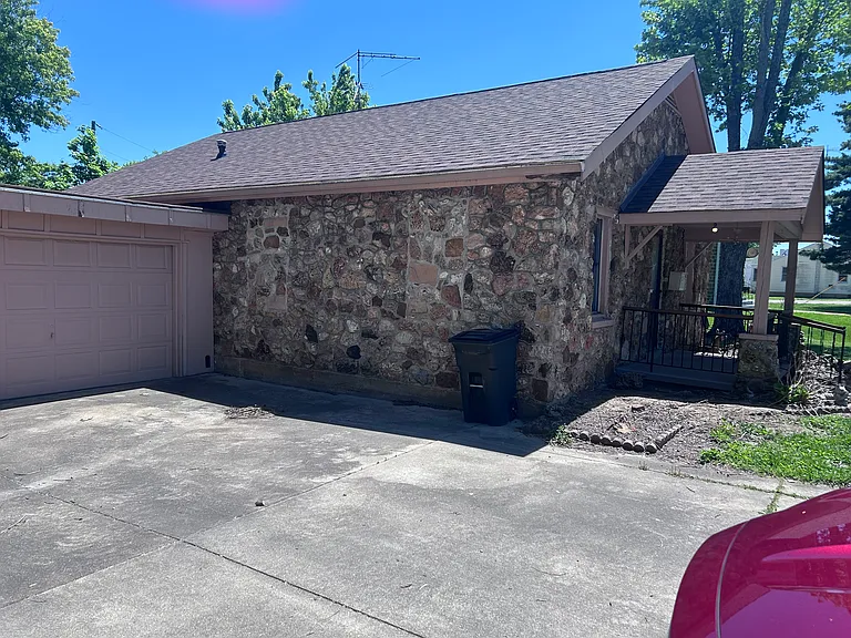 205 N Smith St — Photo 10