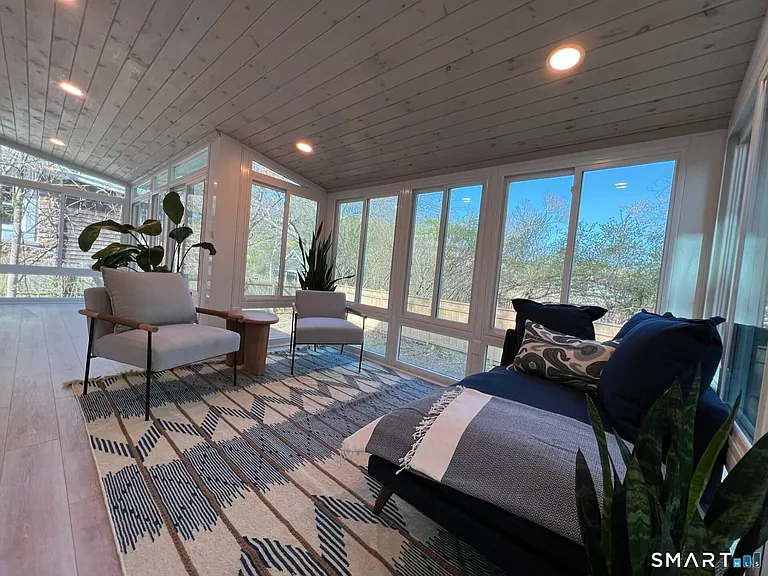 204 Clark Ave — Photo 4