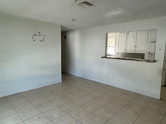 5th image of 2000 Longwood Road