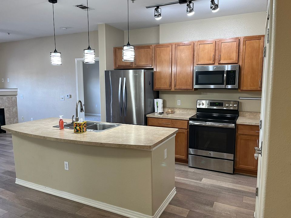 Kitchen - dishwasher in island