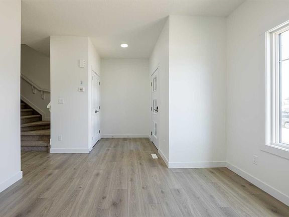 4th image of 134 NW Heartland St