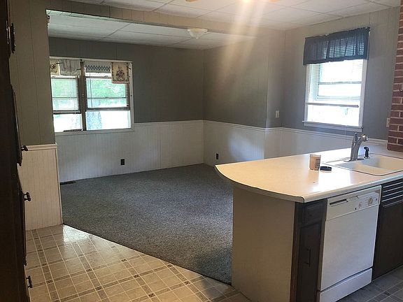 5th image of 835 Fuller Dr