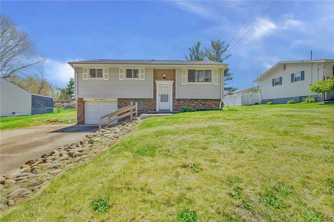 1322 Lincoln Dr photo 1