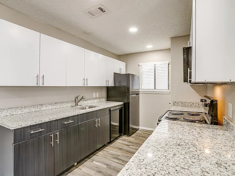 Portofino Apartments — Photo 19