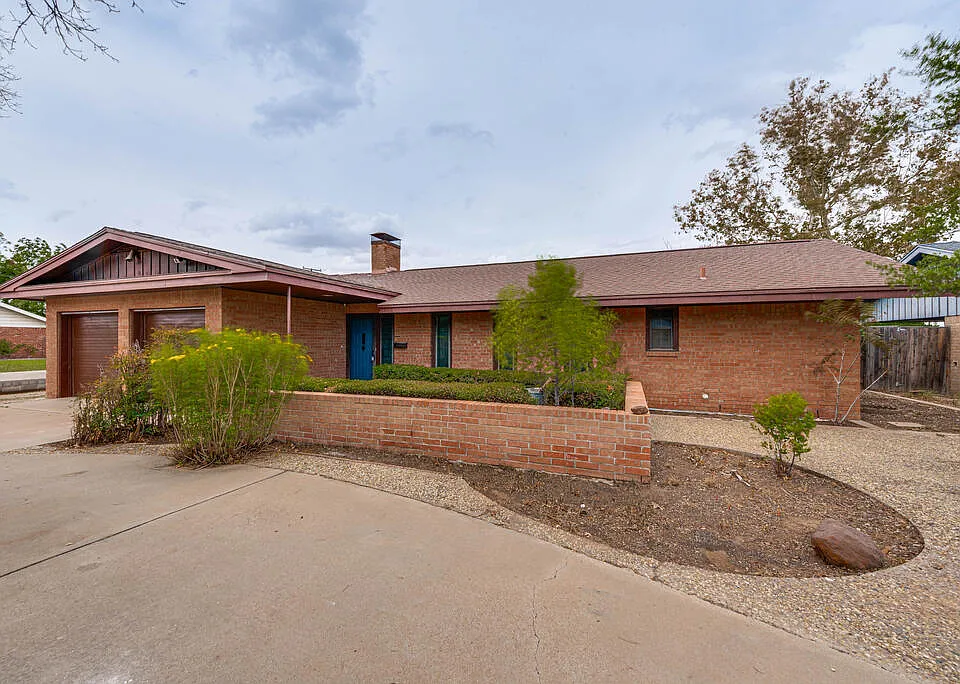 1502 Ventura Ave