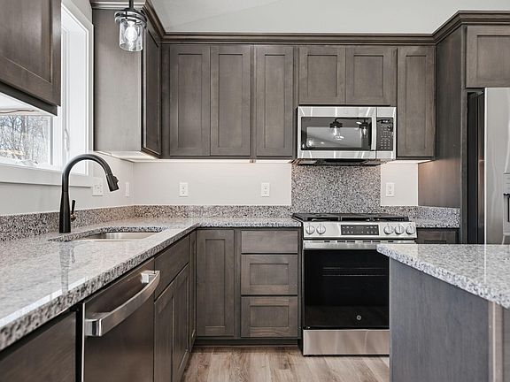 4th image of 1337 E Aspen Dr