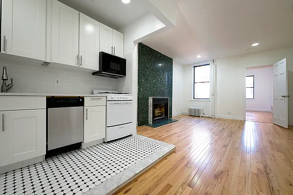 Rented by Buchbinder & Warren | media 20