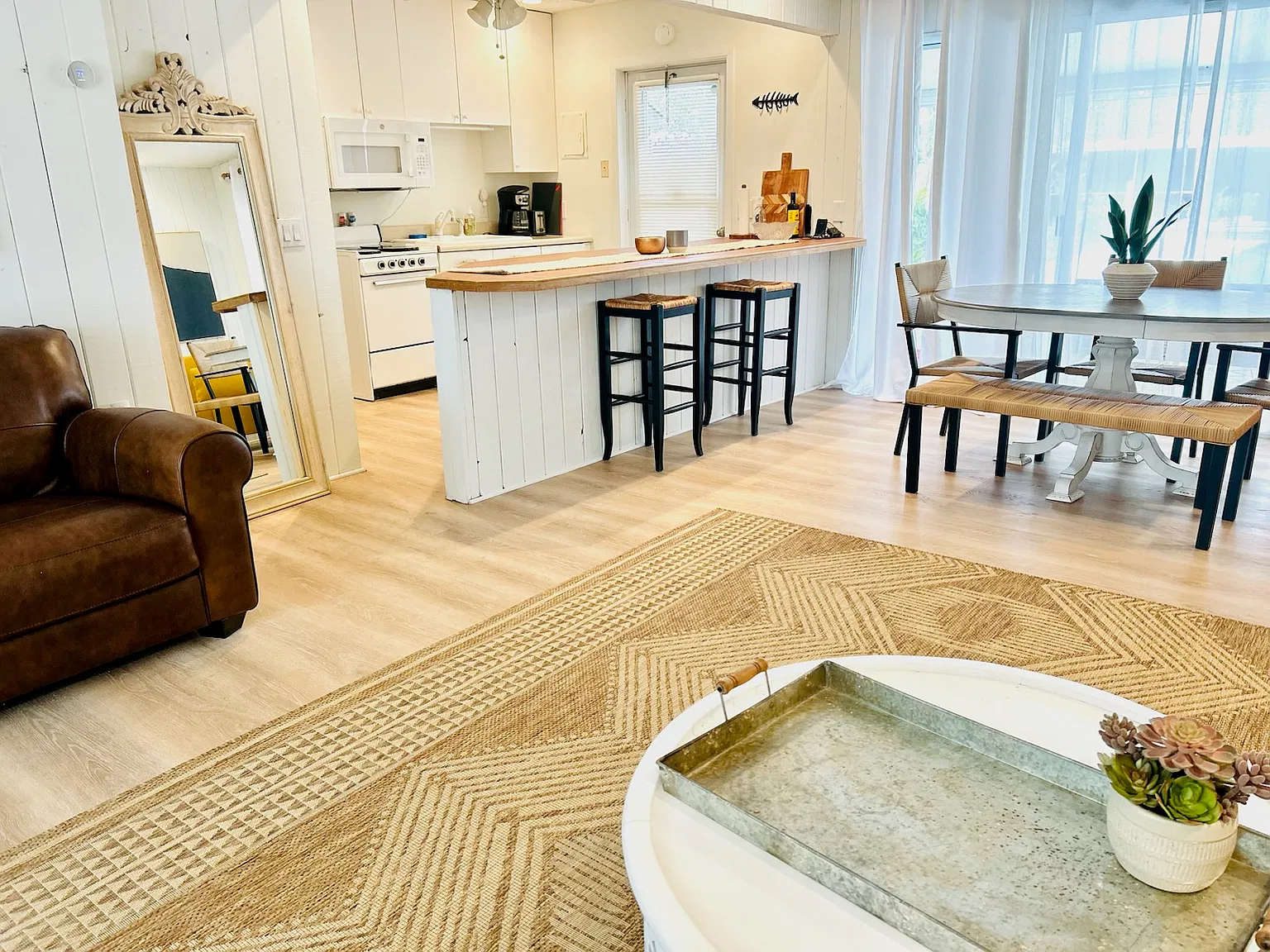 1 bed, 900 sqft, $1,750 — Photo 3