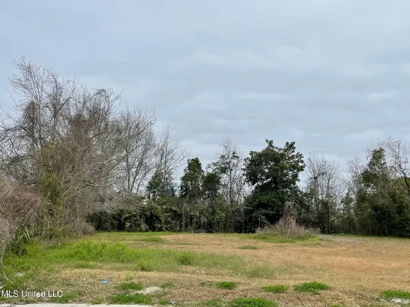 274 Crawford St, Biloxi, MS 39530