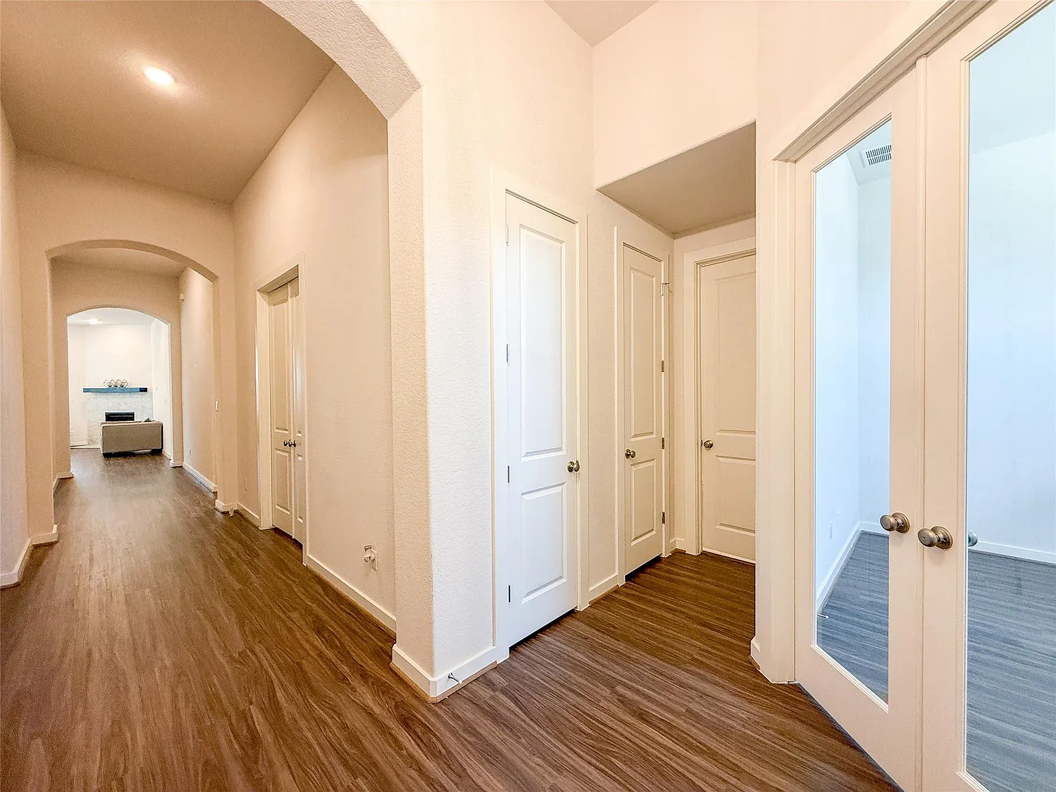 3 bed, 2.5 bath, 2261 sqft, $2,700 — Photo 4