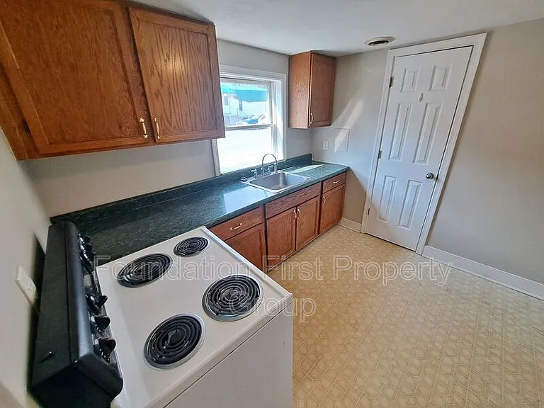 23 Mount Royal Ave — Photo 9