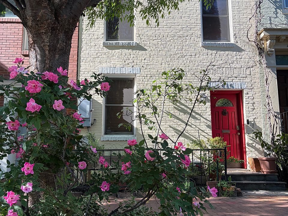 1st image of 416 D St NE