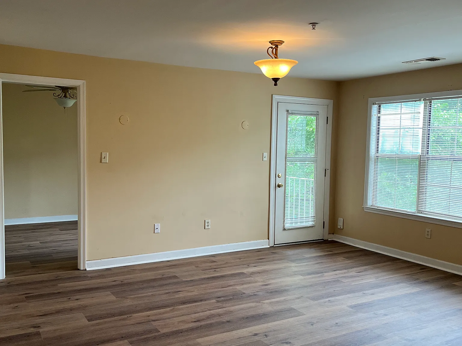2 bed, 1063 sqft, $1,850 — Photo 3