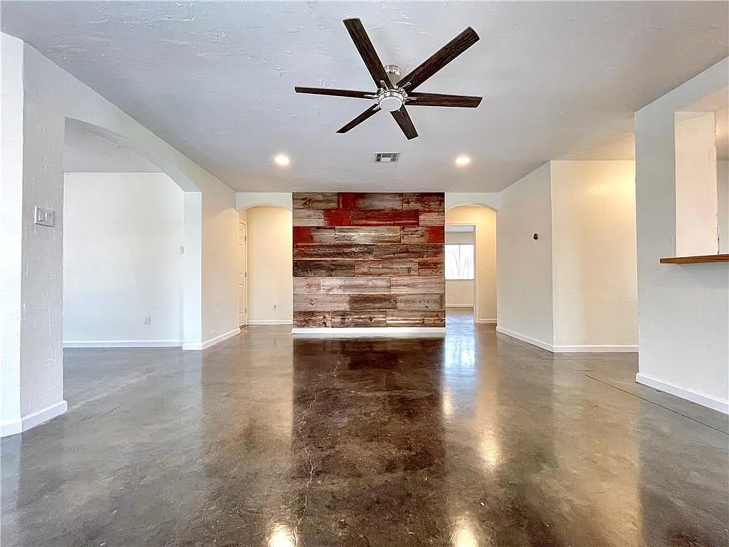 3 bed, 2.0 bath, 1630 sqft, $1,900 — Photo 4