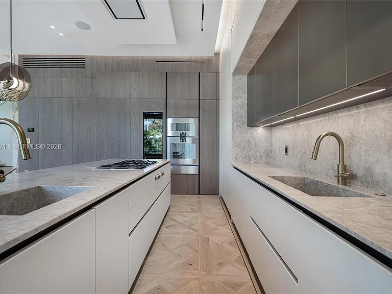 1045 W 47th Ct — Photo 11