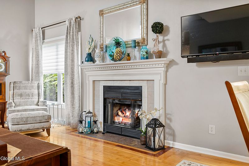4th image of 1084 Sterling Ridge Drive