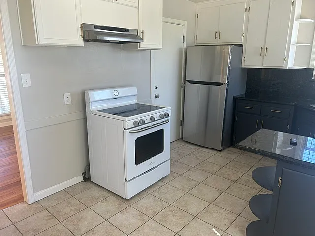 2844 Ione St — Photo 6