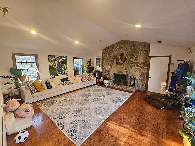 140 Adirondack Dr — Photo 7