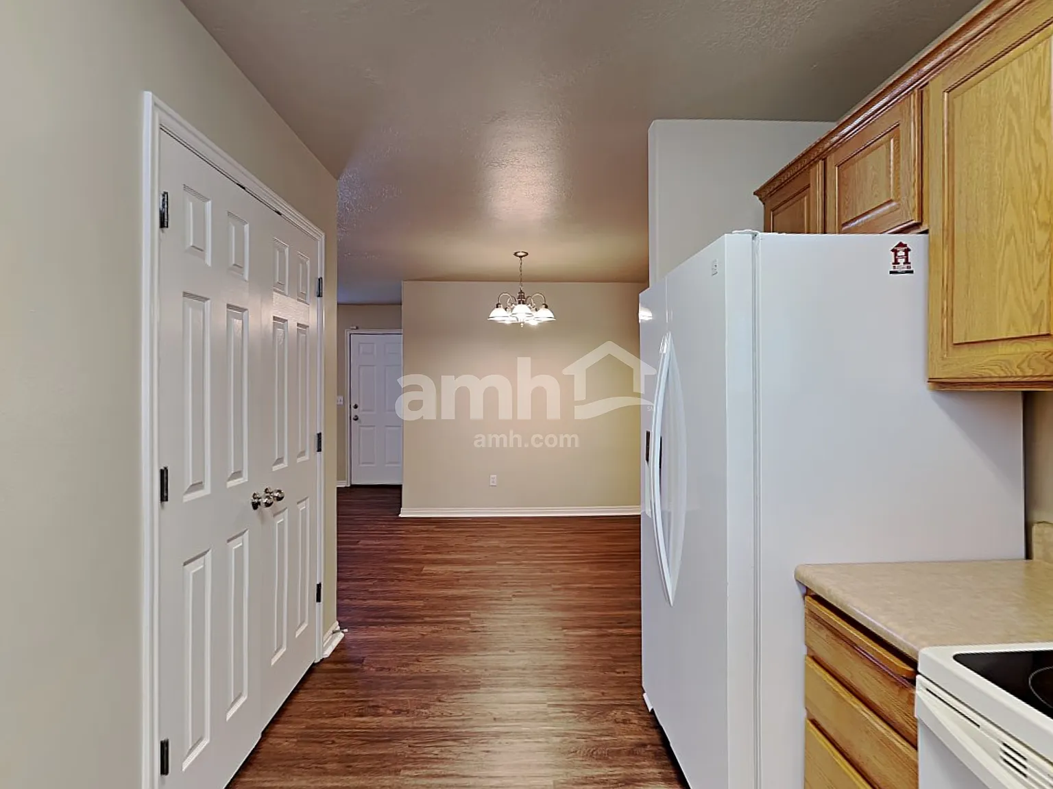 6 bed, 3.0 bath, 2700 sqft, $2,845 — Photo 4